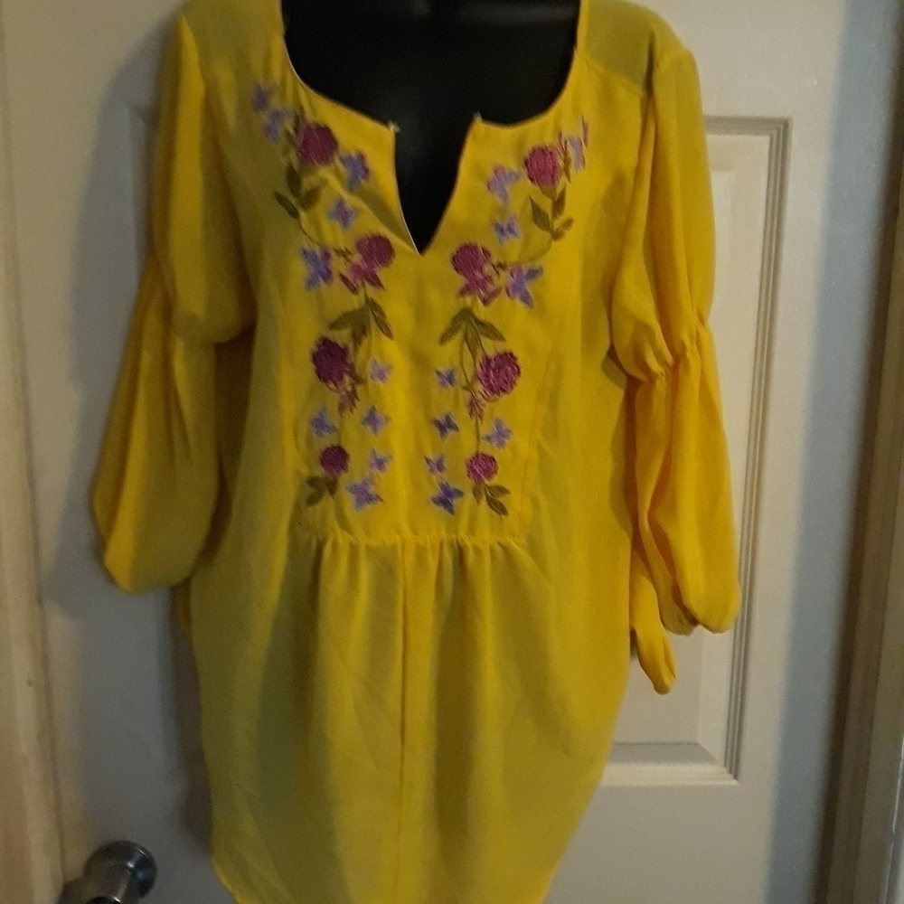 No brand yellow floral blouse size large A-18  5/$25